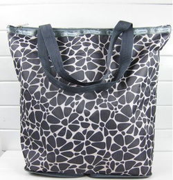 供應(yīng)環(huán)保購物袋 環(huán)保購物袋批發(fā)定做 深圳市龍崗區(qū)駿達(dá)手袋廠 深圳禮品包 環(huán)保袋 手提袋 電腦包 收納袋 背包 錢包 工具包 深圳駿達(dá)手袋廠